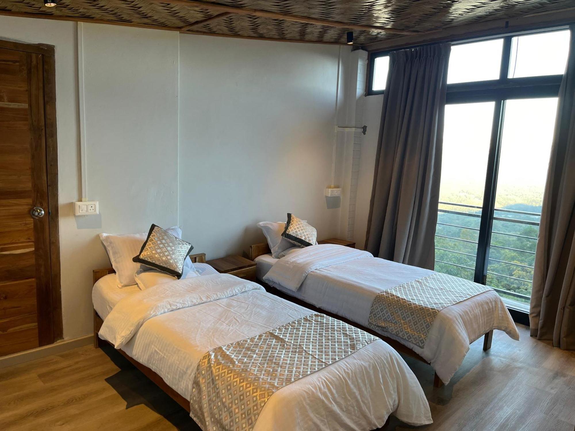 Hotel Cave Hill By Ferns à Āīzawl Extérieur photo